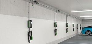 Laadstations in parkeergarage met de Wieland vlakkabel